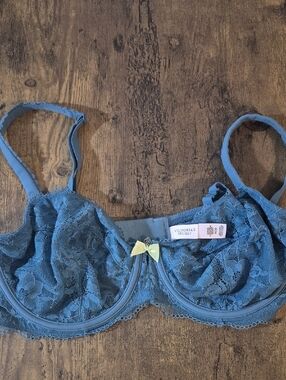 Victoria's Secret Teal Lace Underwire Bra with Bow Accent